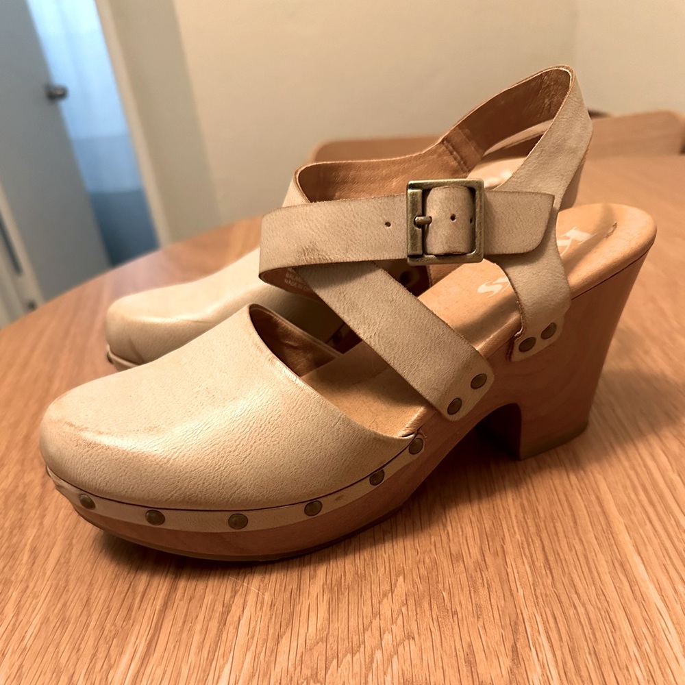 Korks size 9 clogs